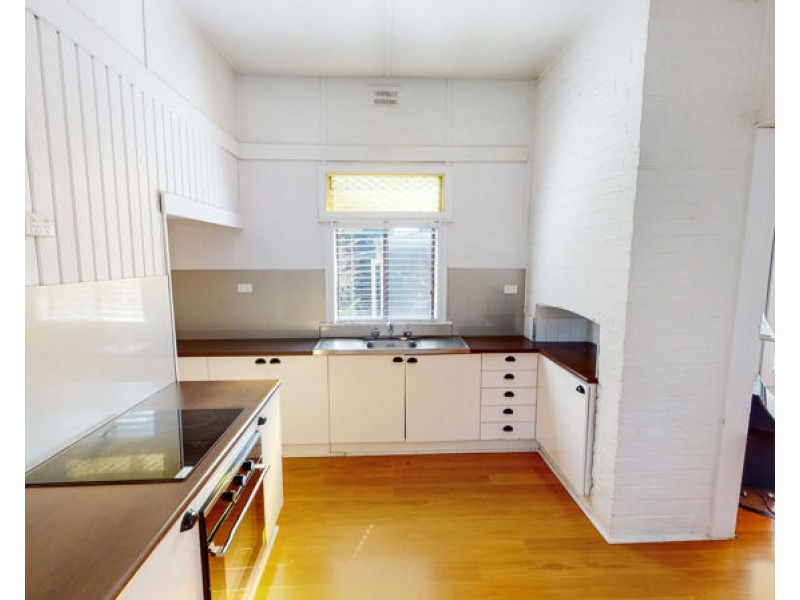 27 Commins Street, Junee NSW 2663