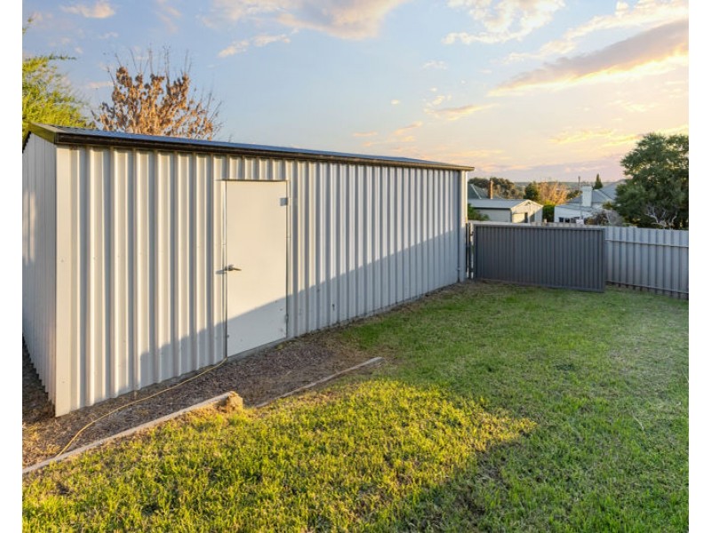 27 Commins Street, Junee NSW 2663
