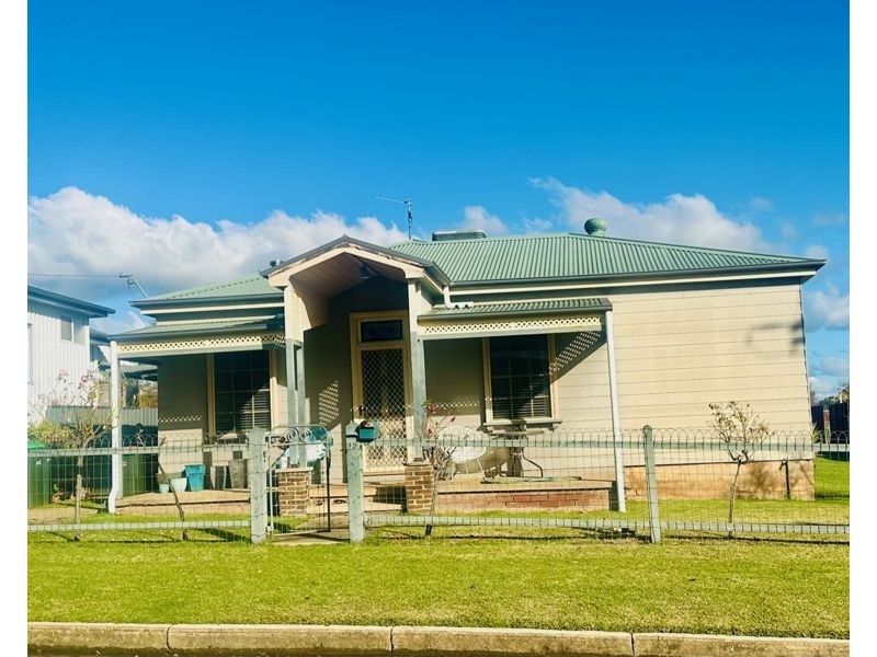 19 George St, Junee NSW 2663