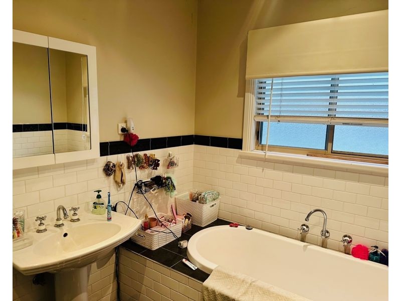 19 George St, Junee NSW 2663