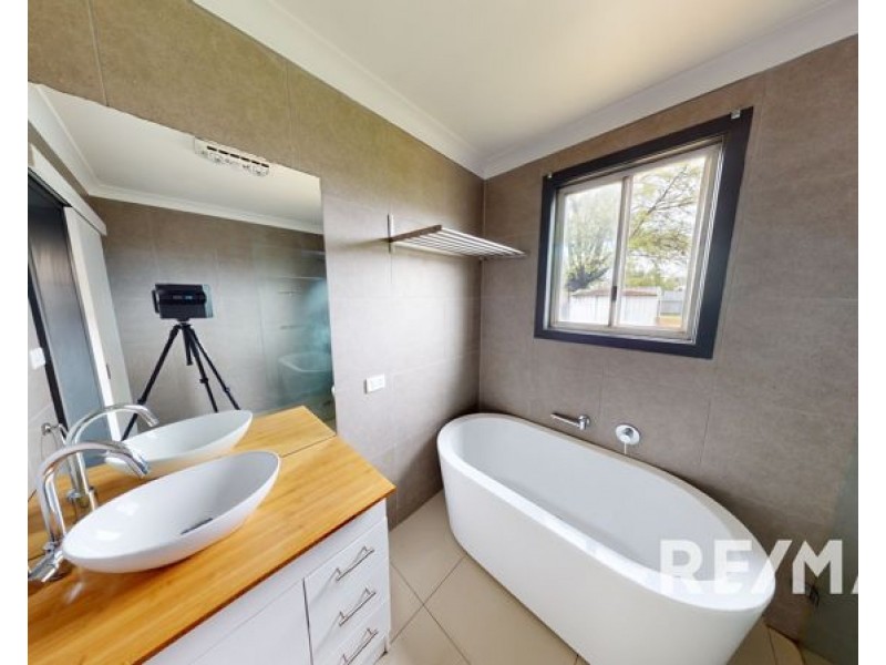 4 Elizabeth Street, Junee NSW 2663