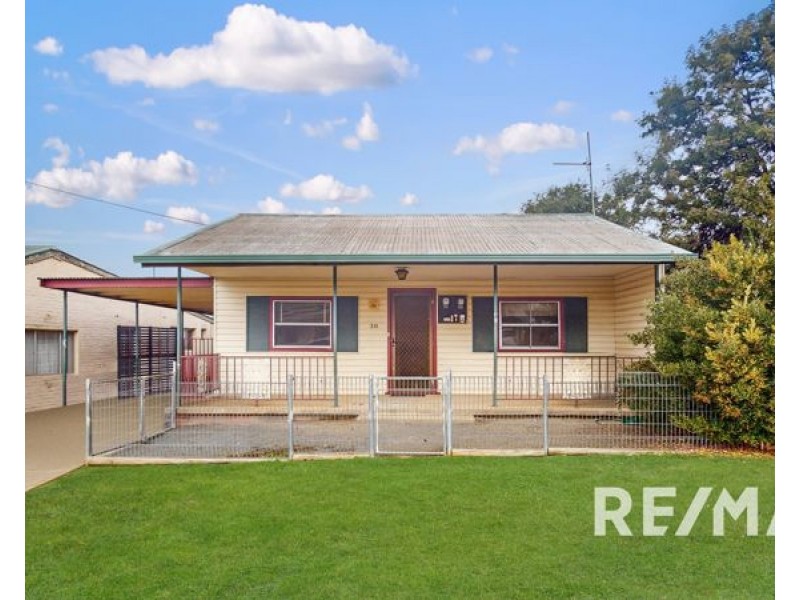 30 Hammond Street, Junee NSW 2663