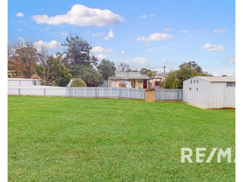 30 Hammond Street, Junee NSW 2663