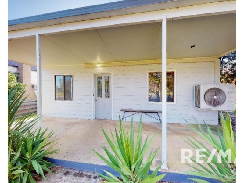 6 Broadway, Junee NSW 2663