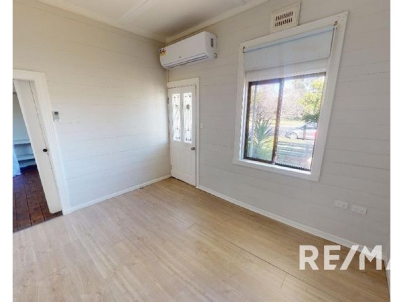 6 Broadway, Junee NSW 2663
