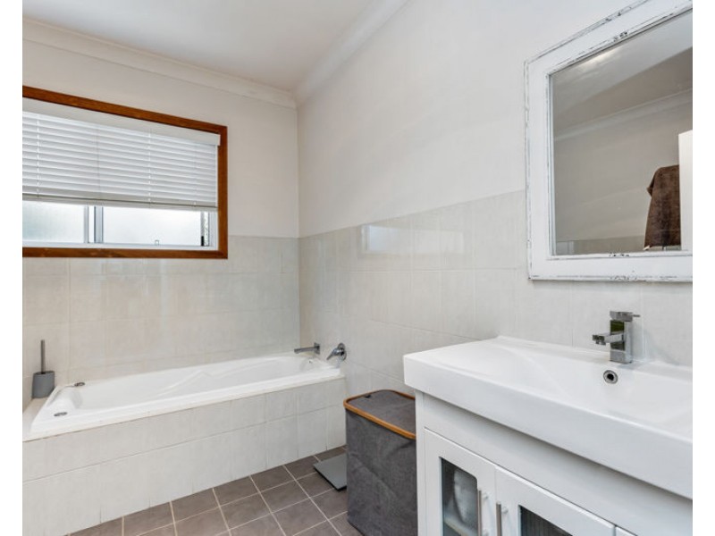 76 Lisgar Street, Junee NSW 2663