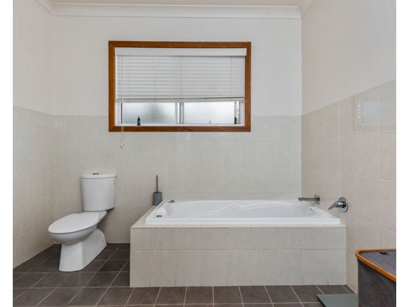 76 Lisgar Street, Junee NSW 2663
