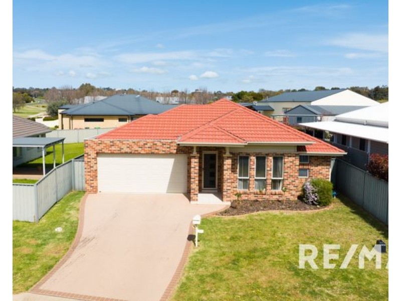 2 Adams Street, Junee NSW 2663