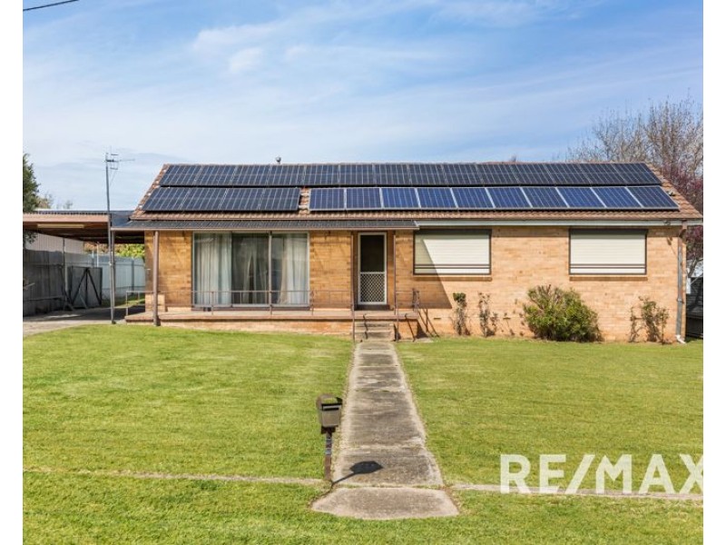 17 Crown Street, Junee NSW 2663
