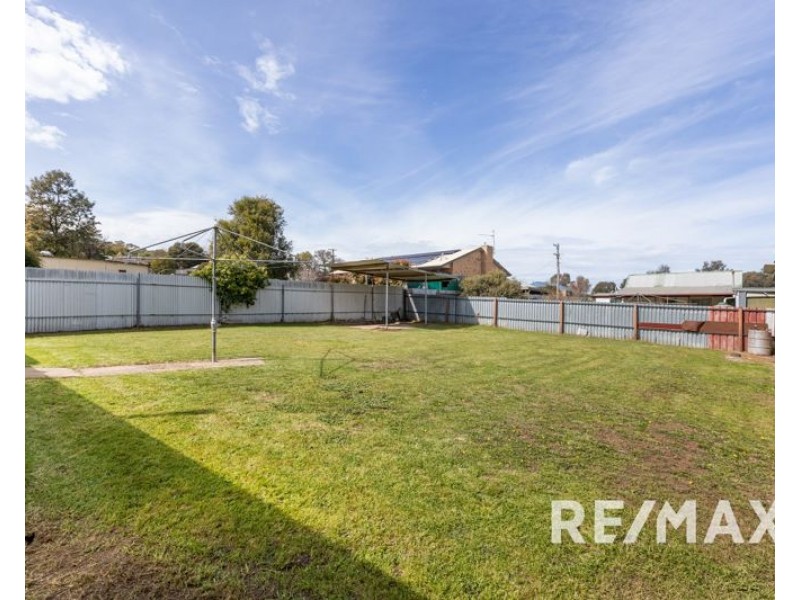 17 Crown Street, Junee NSW 2663