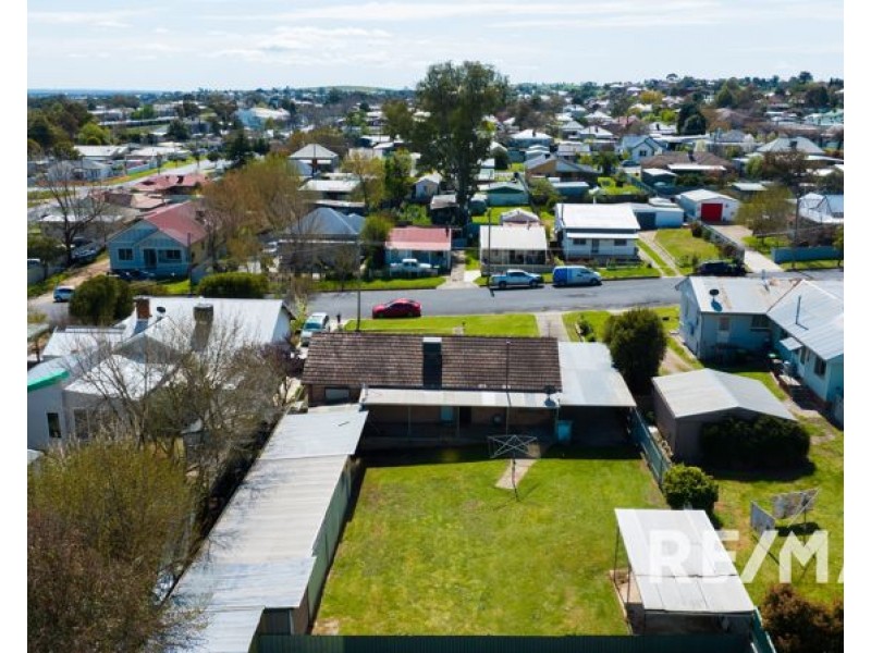 17 Crown Street, Junee NSW 2663