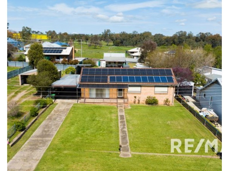17 Crown Street, Junee NSW 2663