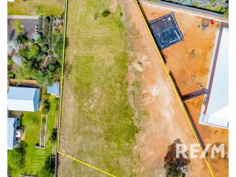 33 Hayes Crescent, Junee NSW 2663