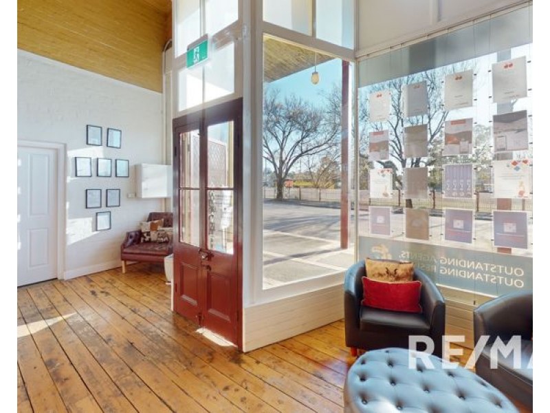 6 Humphrys, Junee NSW 2663