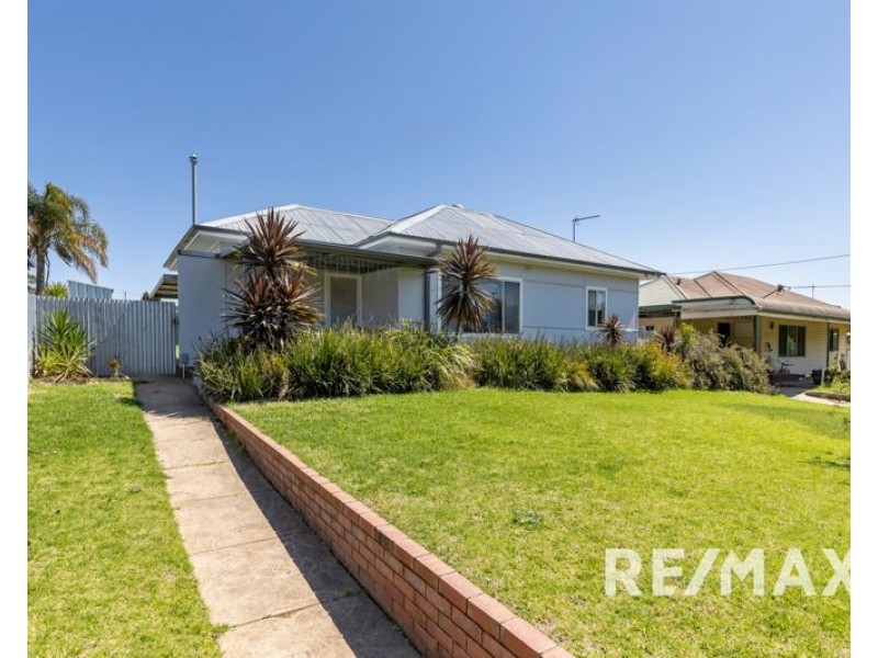 59 Seignior Street, Junee NSW 2663
