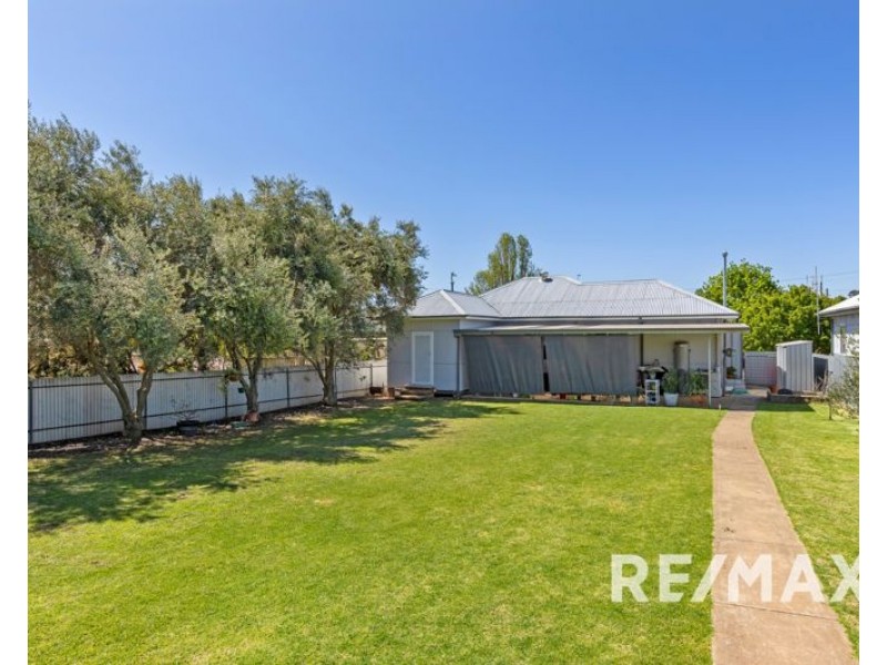 59 Seignior Street, Junee NSW 2663