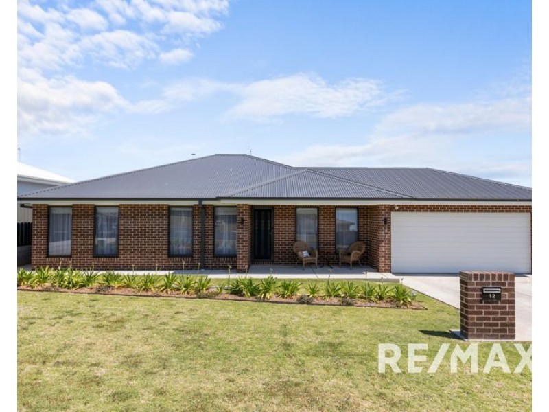 12 Hayes Crescent, Junee NSW 2663