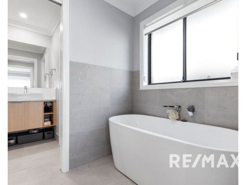 12 Hayes Crescent, Junee NSW 2663
