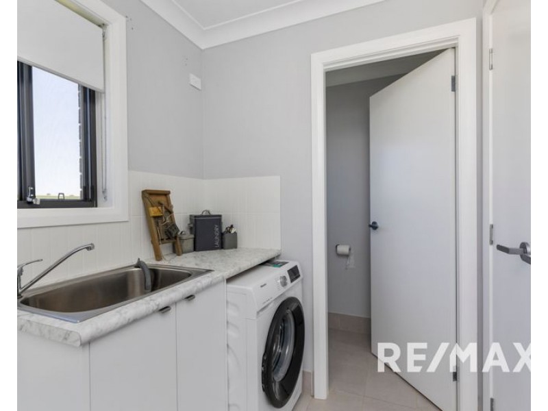 12 Hayes Crescent, Junee NSW 2663