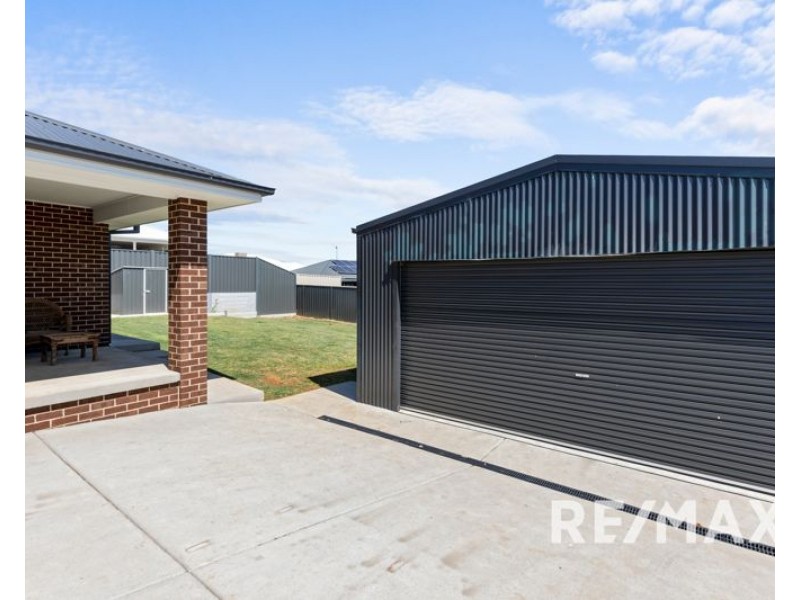 12 Hayes Crescent, Junee NSW 2663