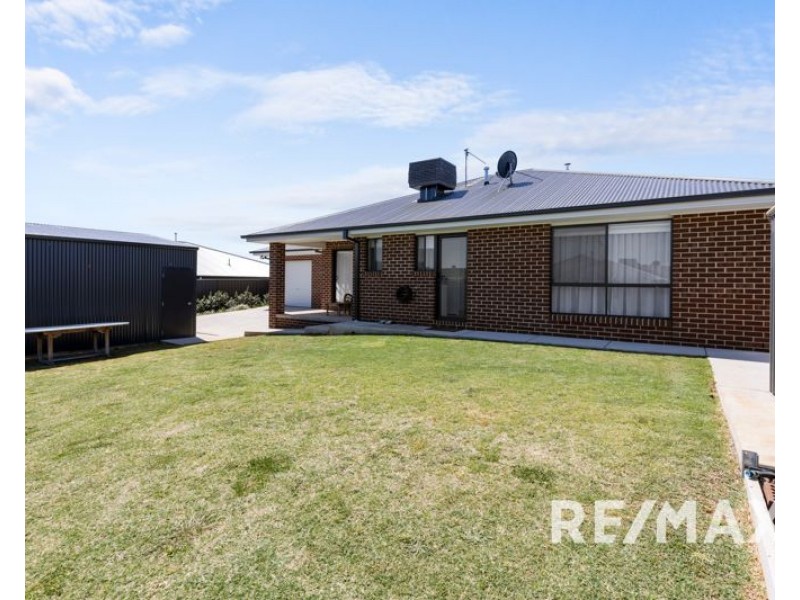 12 Hayes Crescent, Junee NSW 2663