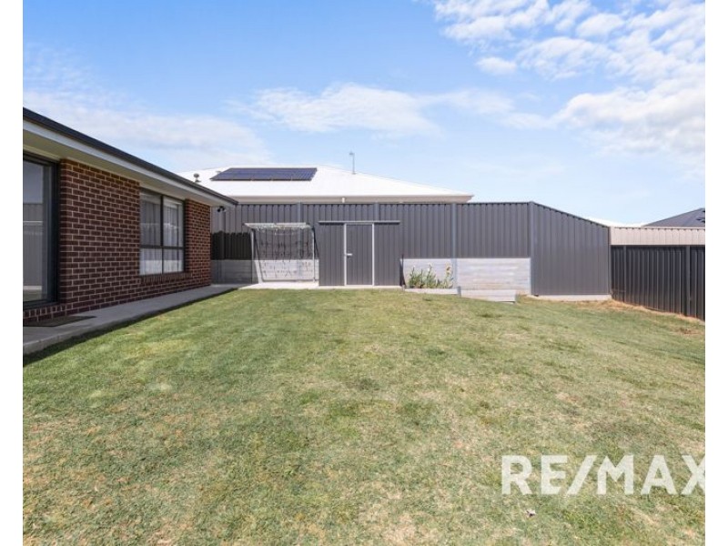 12 Hayes Crescent, Junee NSW 2663