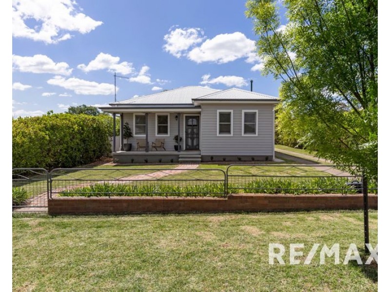 2 Cross Street, Junee NSW 2663