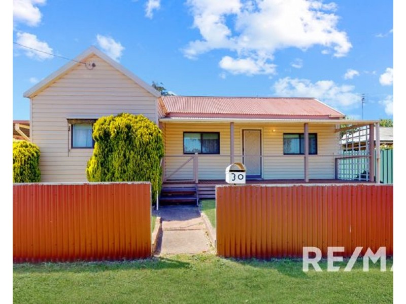 30 Ducker Street, Junee NSW 2663