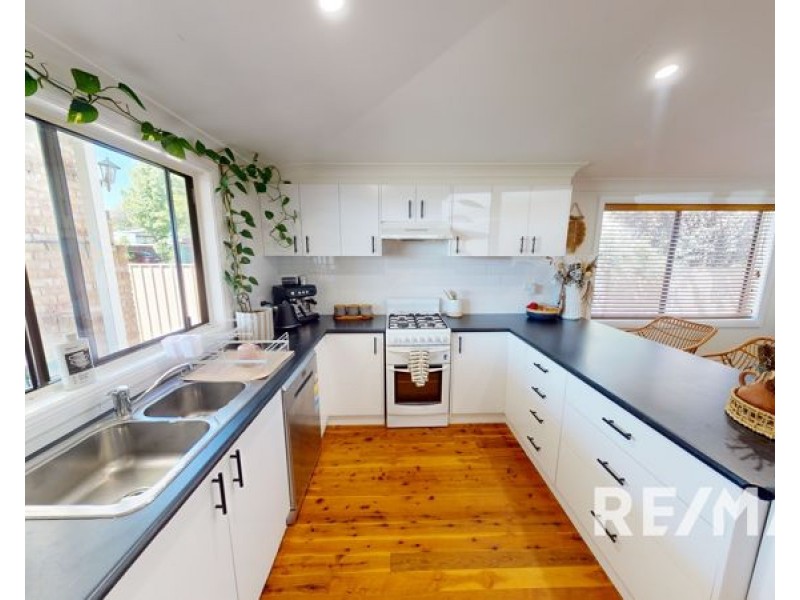 12 Florence Street, Junee NSW 2663