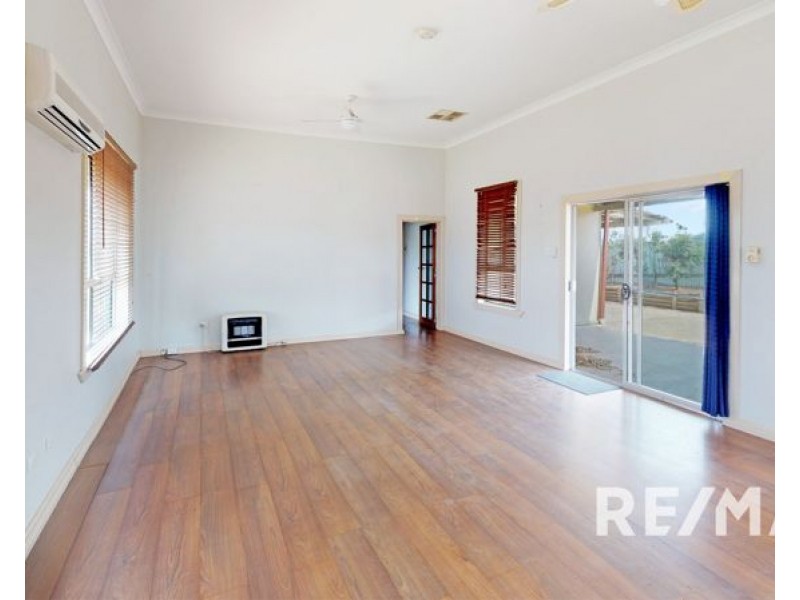 9 Earl Street, Junee NSW 2663