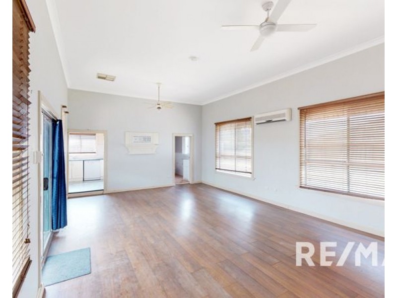 9 Earl Street, Junee NSW 2663