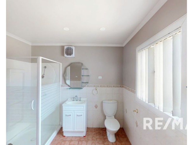 9 Earl Street, Junee NSW 2663