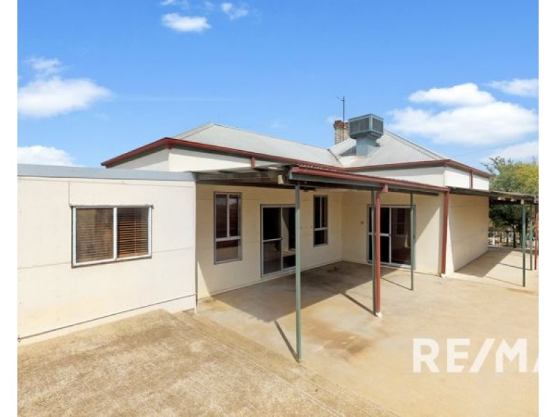 9 Earl Street, Junee NSW 2663
