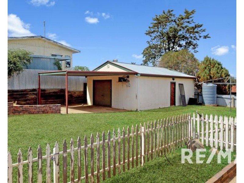 9 Earl Street, Junee NSW 2663