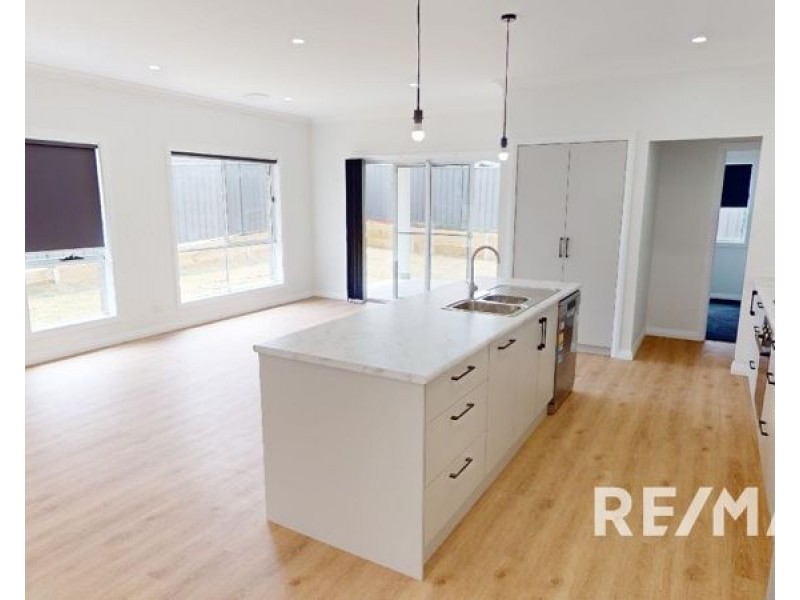 4 Waterworks Road, Junee NSW 2663