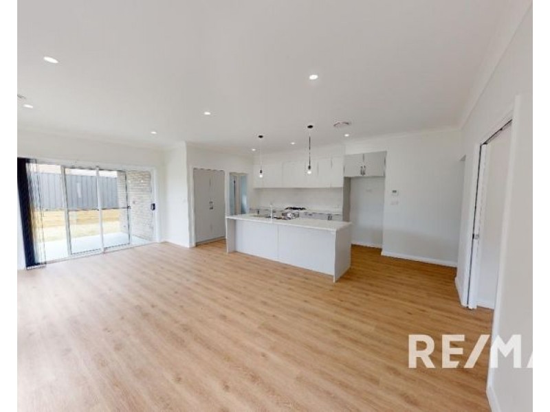 4 Waterworks Road, Junee NSW 2663