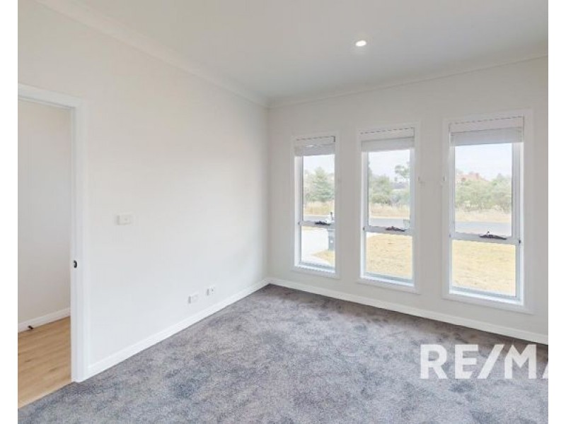 4 Waterworks Road, Junee NSW 2663