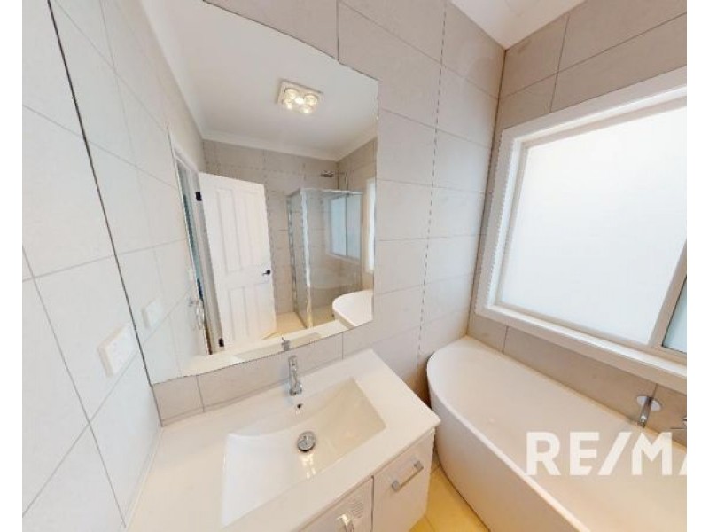 4 Waterworks Road, Junee NSW 2663