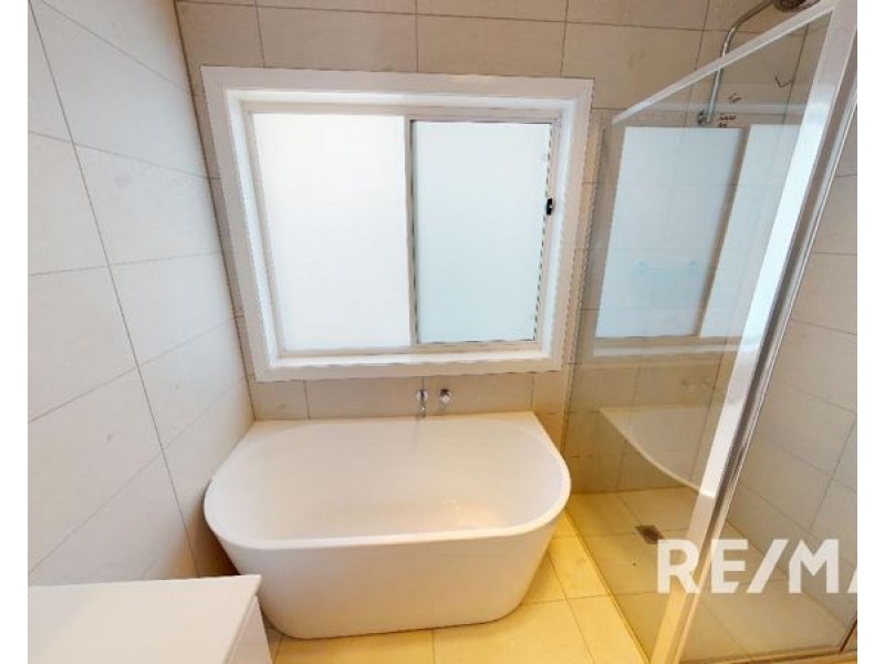 4 Waterworks Road, Junee NSW 2663