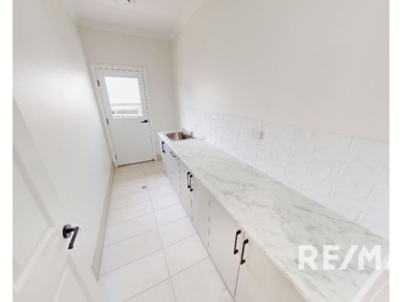 4 Waterworks Road, Junee NSW 2663