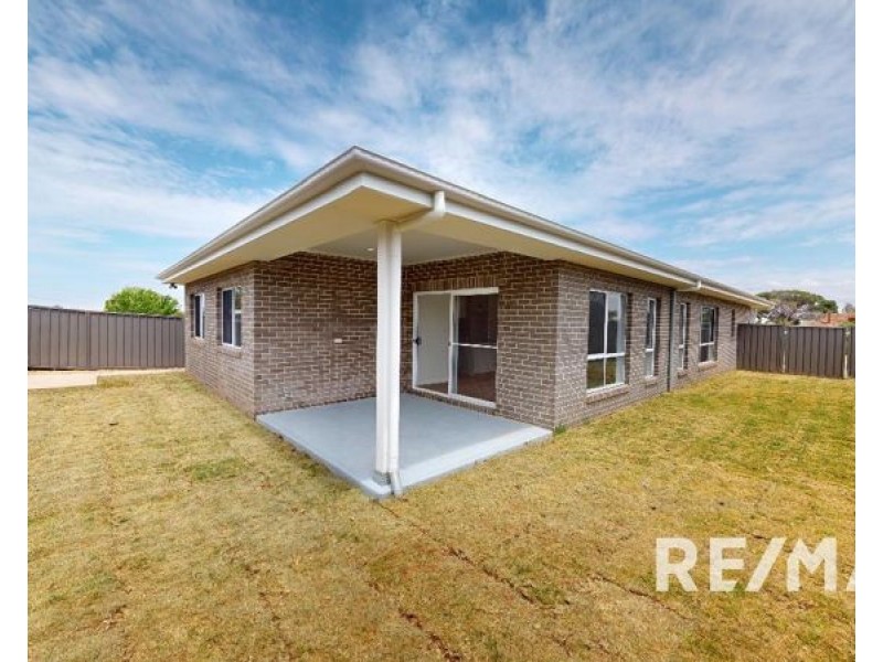 4 Waterworks Road, Junee NSW 2663