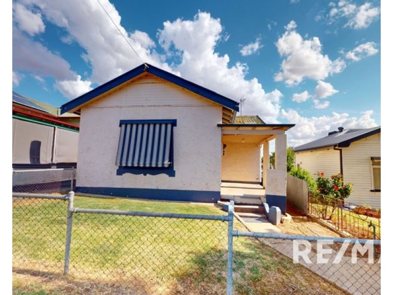 33 Hill Street, Junee NSW 2663