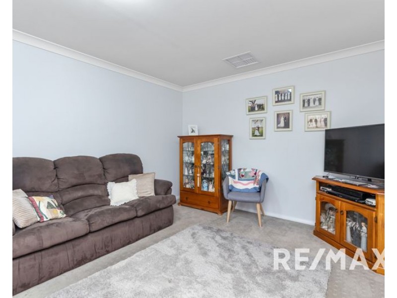 27 John Potts Drive, Junee NSW 2663