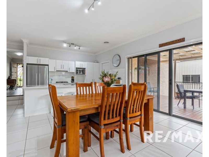 27 John Potts Drive, Junee NSW 2663