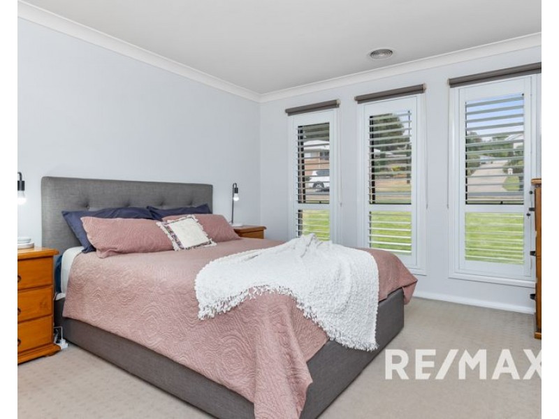 27 John Potts Drive, Junee NSW 2663