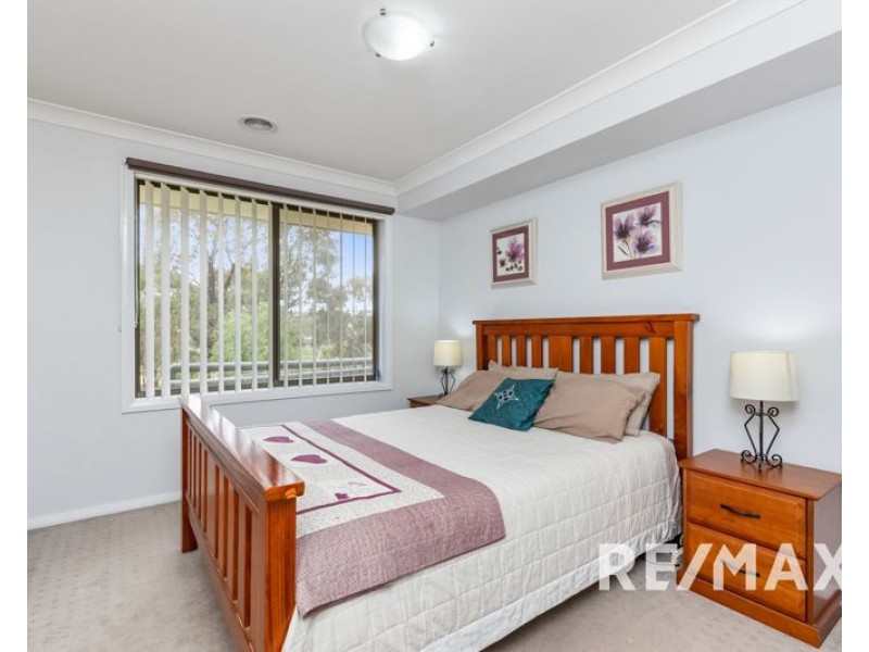 27 John Potts Drive, Junee NSW 2663