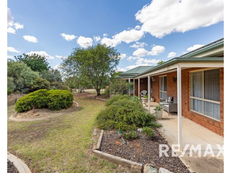17 De Salis Drive, Junee NSW 2663