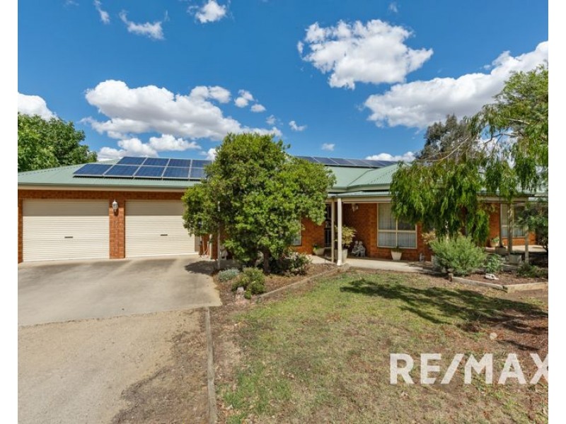 17 De Salis Drive, Junee NSW 2663