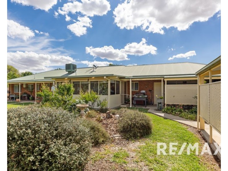 17 De Salis Drive, Junee NSW 2663