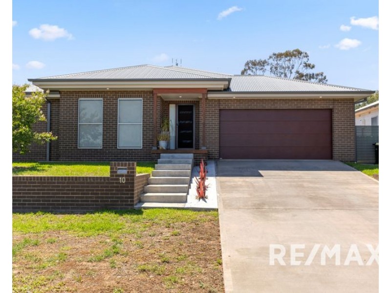 10 Bolton Street, Junee NSW 2663